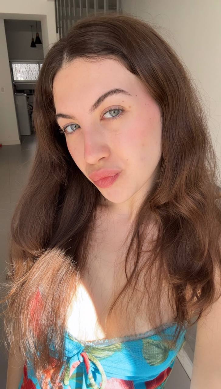 Nude girl Amber in Juba