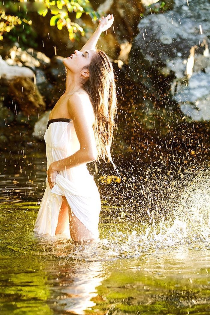 Marie Avgeropoulos in Juba