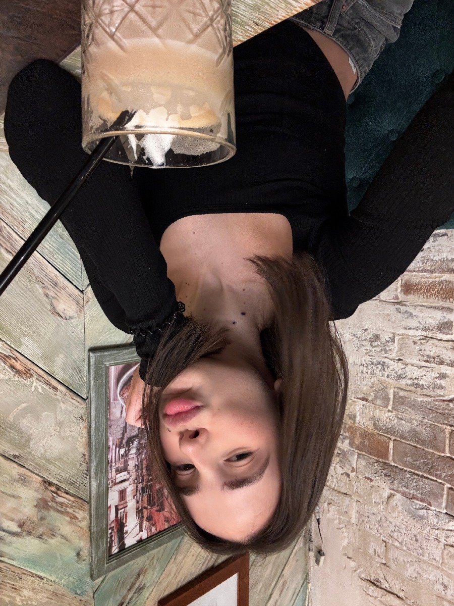 Fresh photos, fresh mood — Tina online in Juba